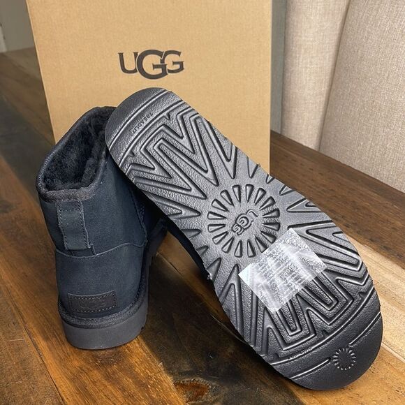 UGG CLASSIC mini Side LOGO Boots - Picture 5 of 6